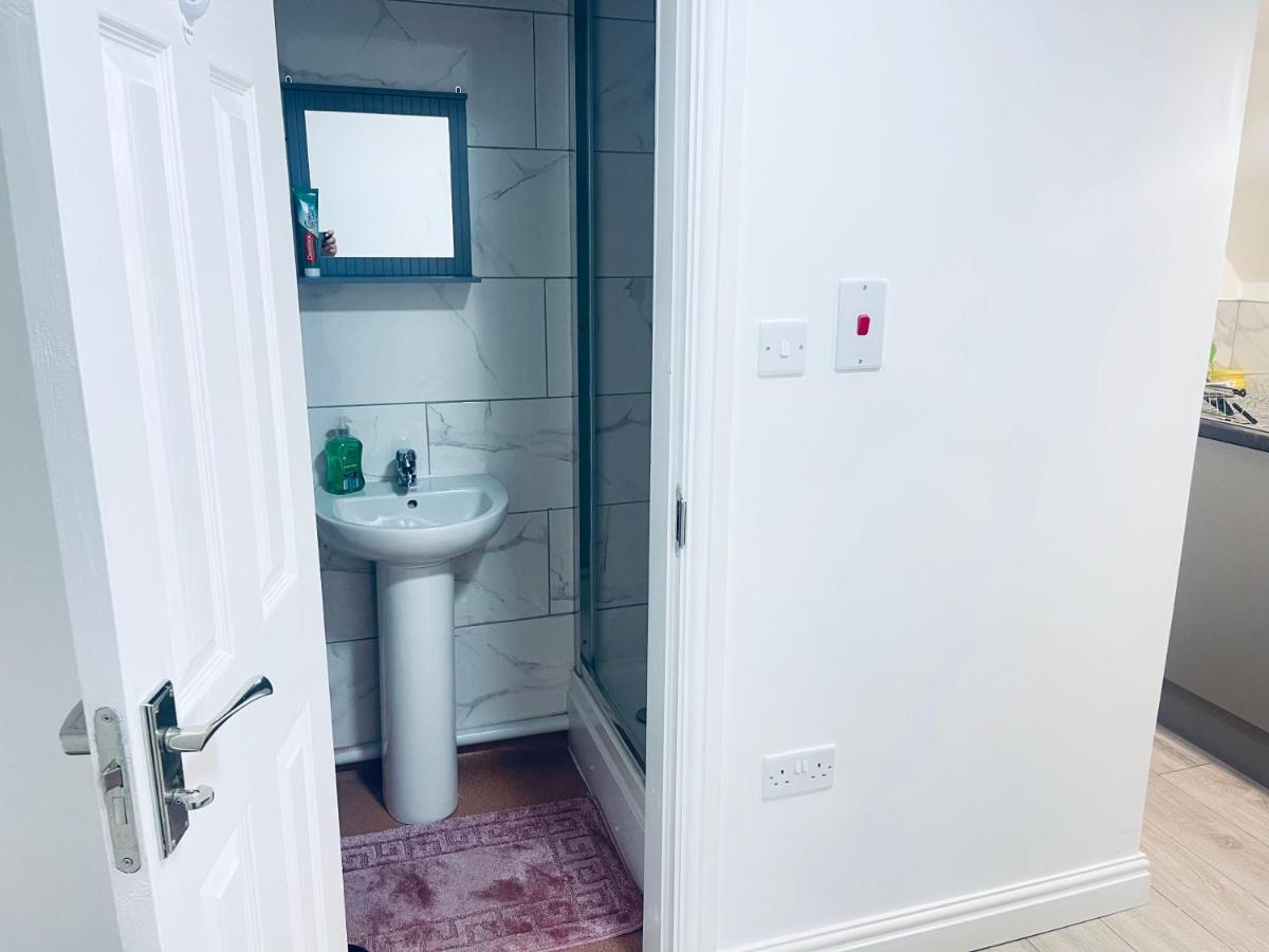 1 Bed Apartment With 2 Beds 1 Double Plus 1 Single Birmingham Exterior photo