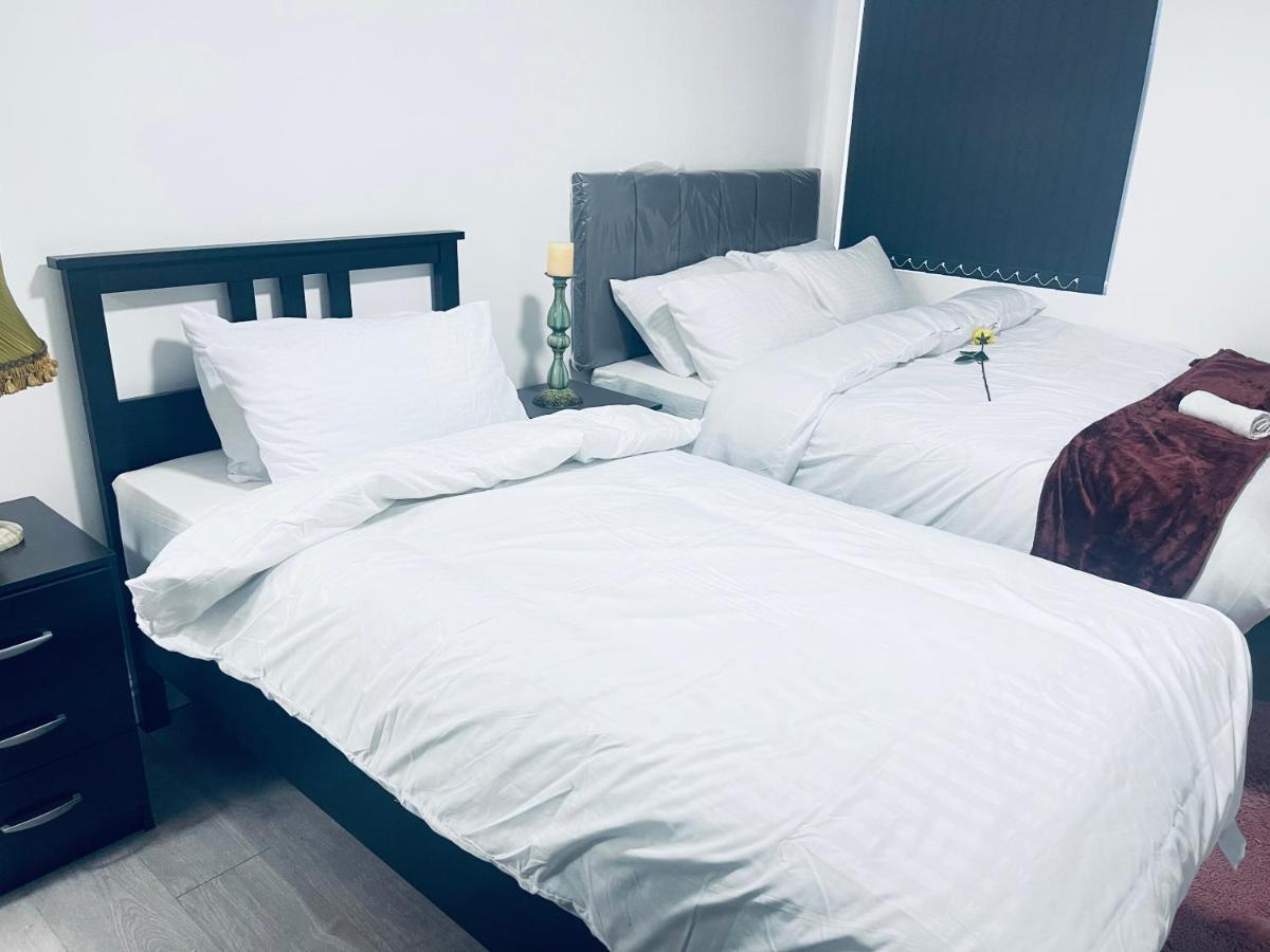 1 Bed Apartment With 2 Beds 1 Double Plus 1 Single Birmingham Exterior photo