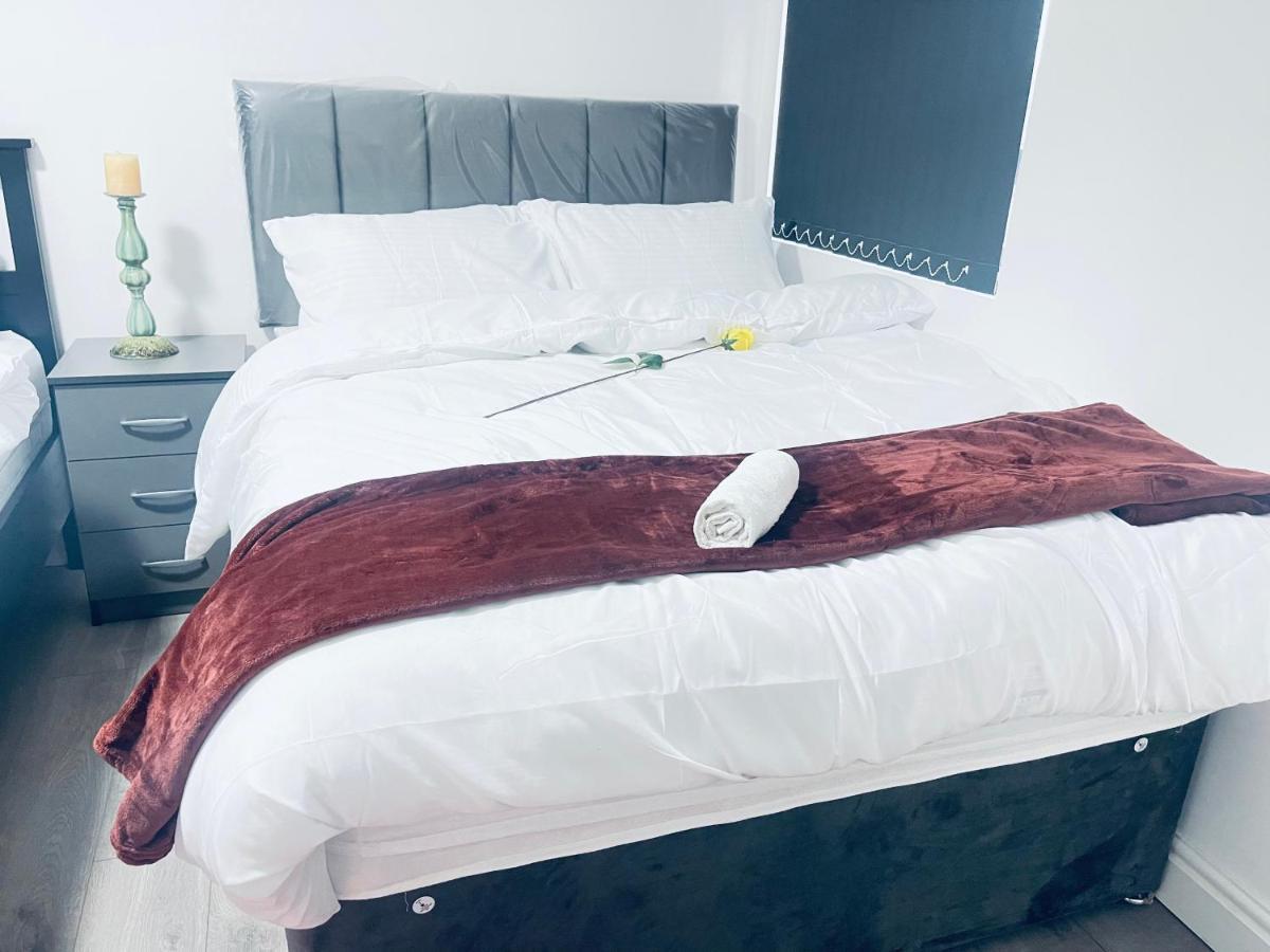 1 Bed Apartment With 2 Beds 1 Double Plus 1 Single Birmingham Exterior photo